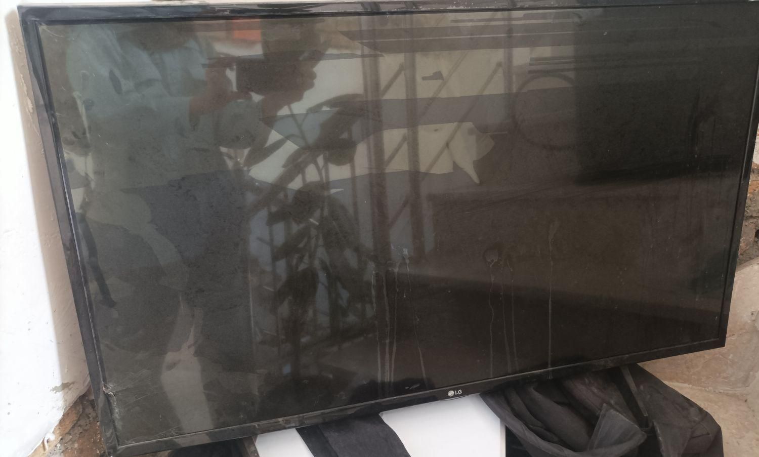 تلویزیون شکسته|تلویزیون و پروژکتور|قروه, |دیوار