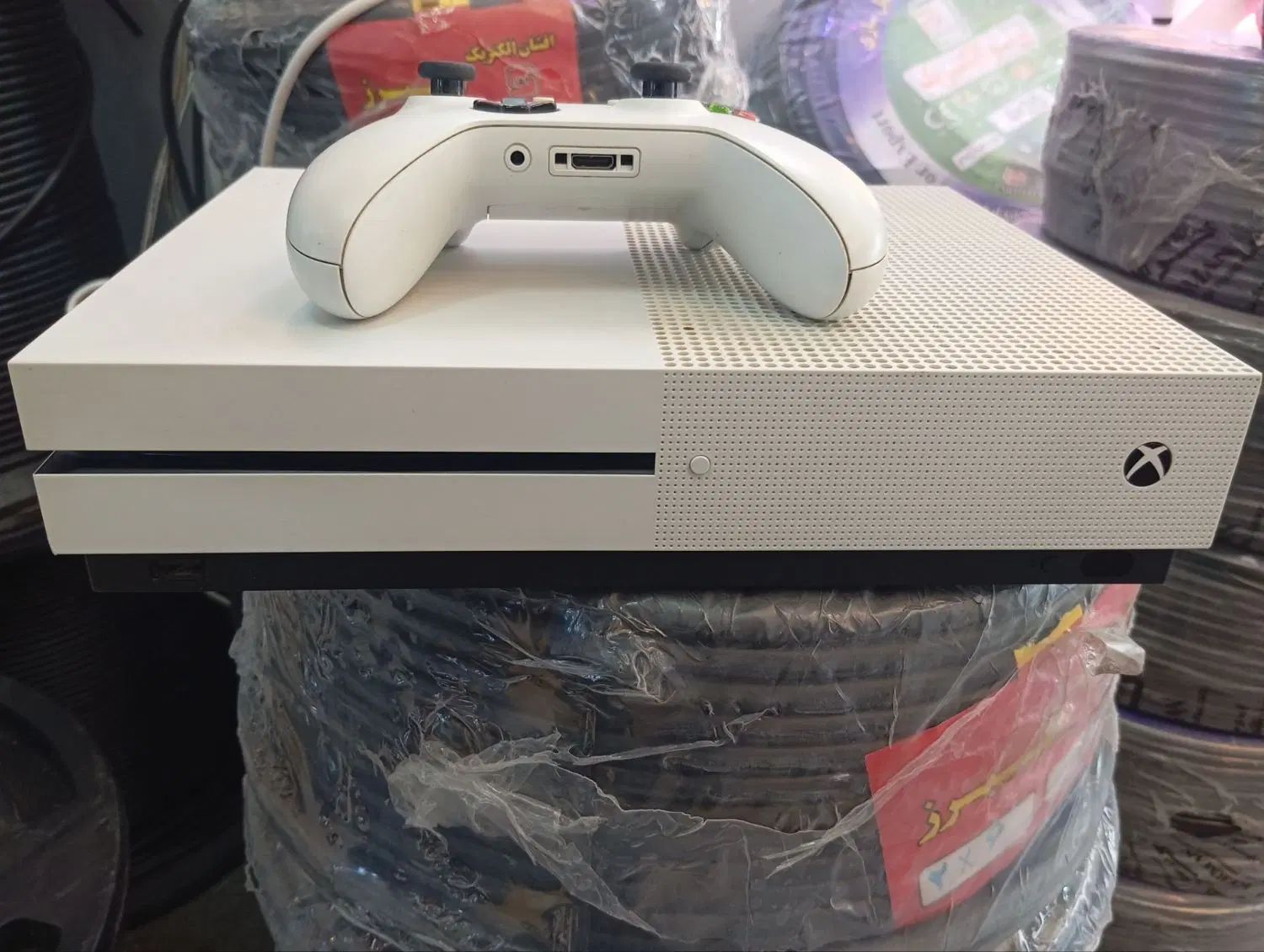 Xbox oneد s در حد دو سال خاموش بوده|کنسول، بازی ویدئویی و آنلاین|تهران, لاله زار|دیوار