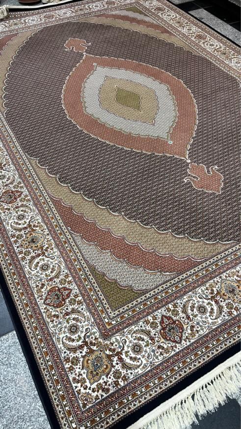 فرش کارکرده  طرح ریزماهی ۱۲۰۰شانه سرمه ای ۹متری|فرش|همدان, |دیوار