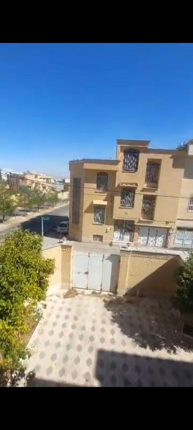 خوابگاه دخترانه دانشگاه آزاد شهرک‌گلستان صدراا|اجارهٔ کوتاه‌مدت آپارتمان و سوئیت|شیراز, شهرک گلستان|دیوار