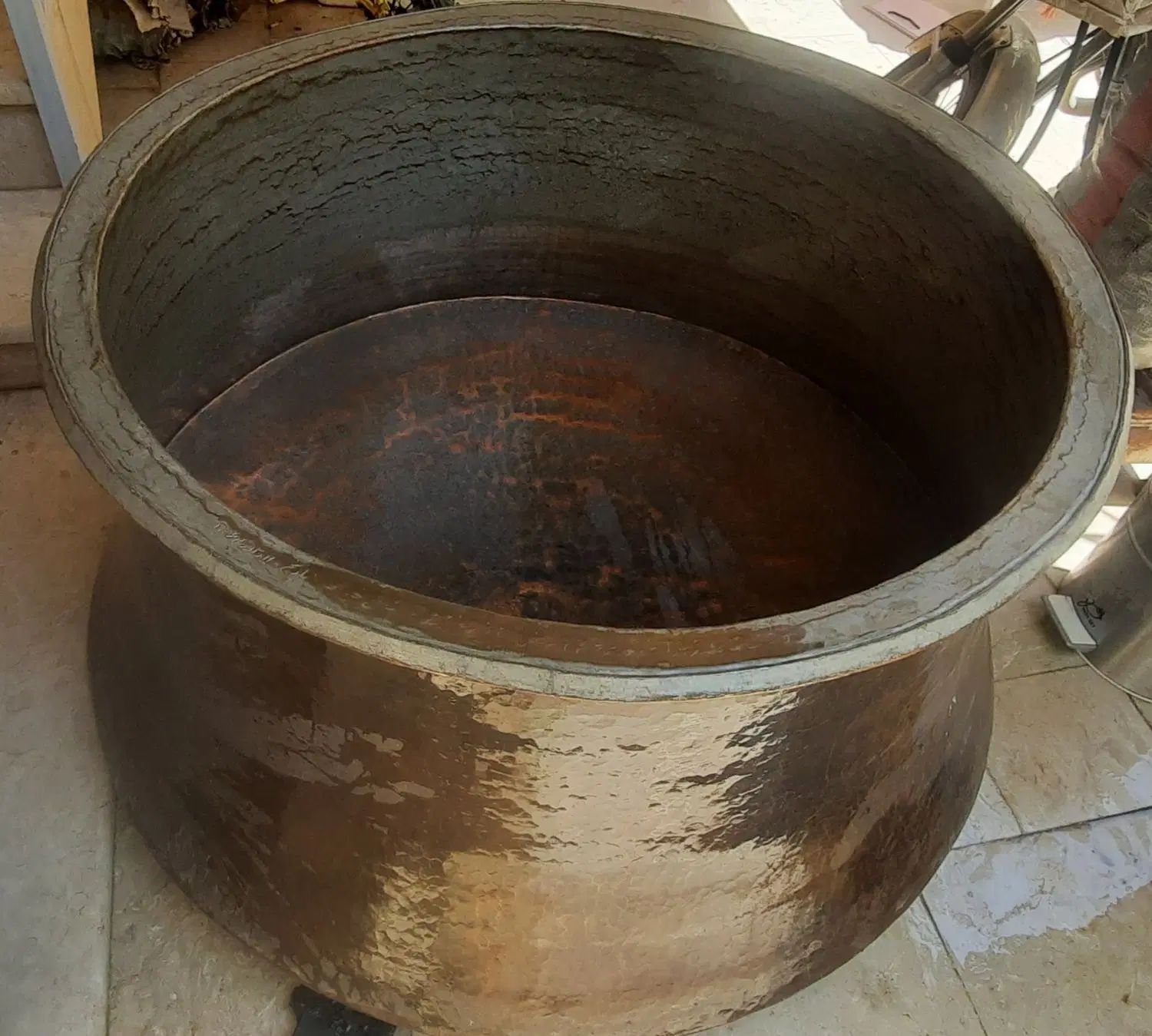 دیگ  بزرگ  سمنوپزی|ظروف پخت‌وپز|اصفهان, نیروگاه|دیوار