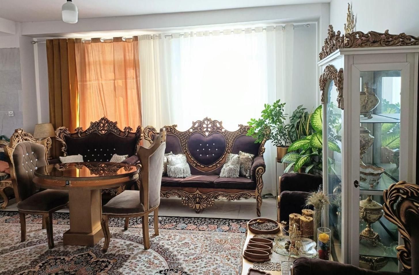 فروش مبلمان،نهارخوری چوبی با پارچه مخمل|مبلمان خانگی و میز عسلی|پرند, فاز ۴|دیوار