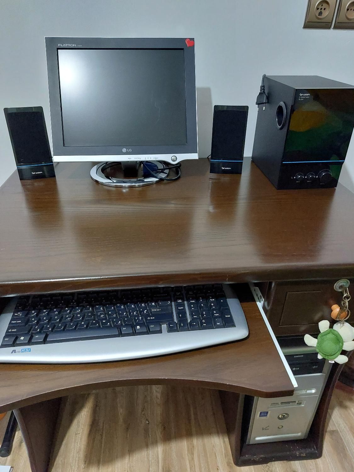 میز کامپیوتر چوب نراد|میز تحریر و کامپیوتر|رشت, پسیخان|دیوار