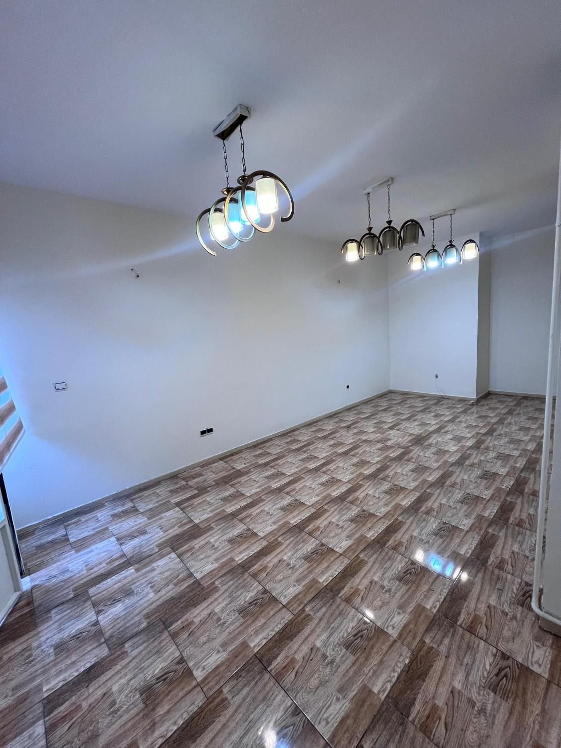 75 متری بر ستارخان تابلو خور|اجارهٔ دفتر کار، اتاق اداری، مطب|تهران, صادقیه|دیوار