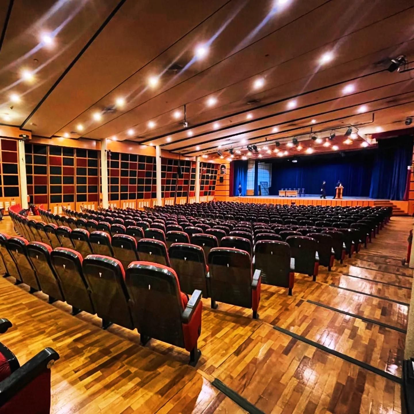 اجاره سالن همایش ۴۰۰ نفره در زعفرانیه|اجارهٔ کوتاهمدت دفتر کار و فضای آموزشی|تهران, زعفرانیه|دیوار