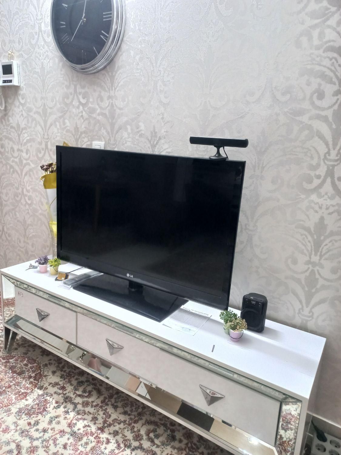 تلوزیون LCD ۴۲  الجی LG|تلویزیون و پروژکتور|اراک, |دیوار