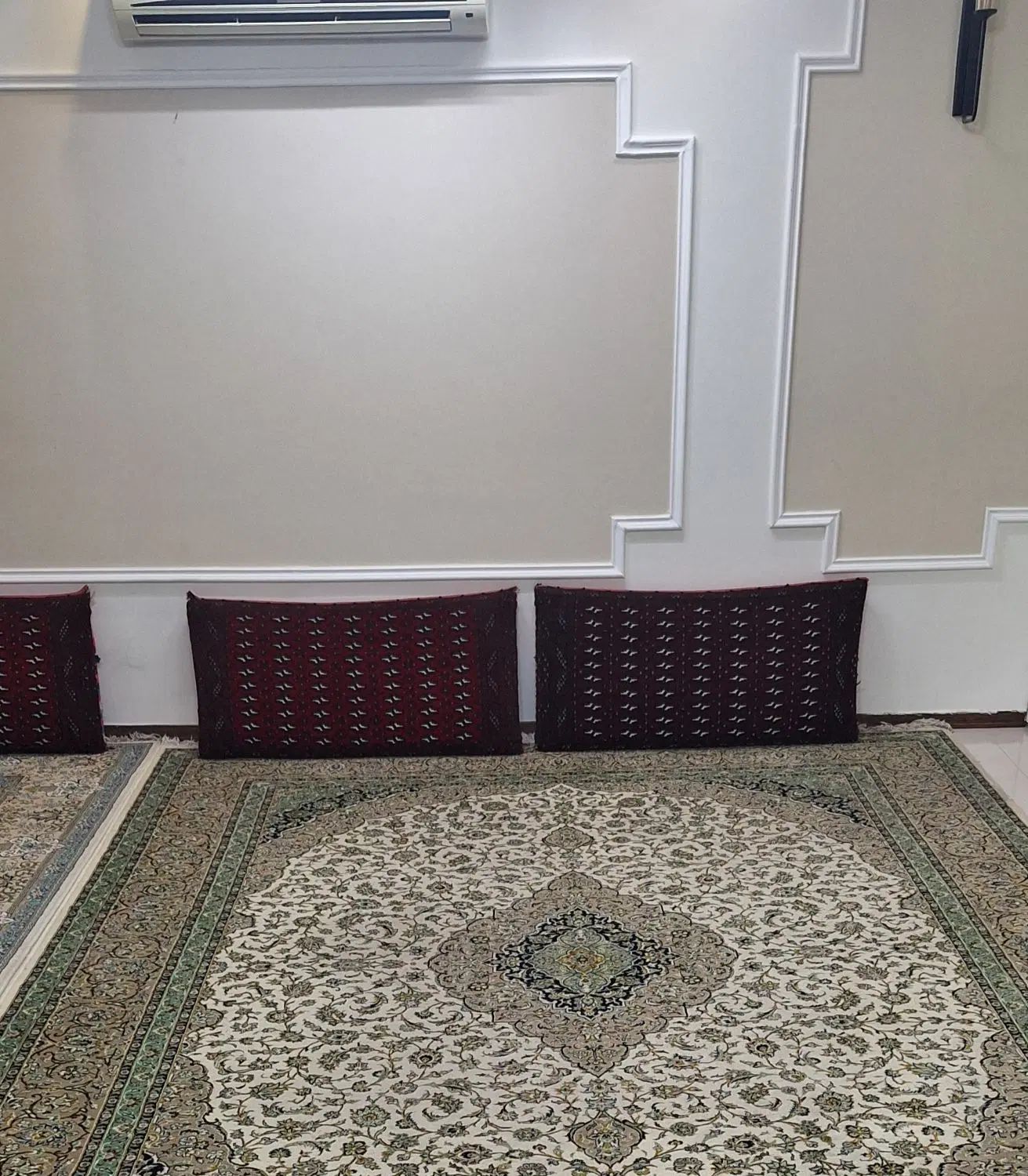 دو جفت پشتی لاکی نو نو|پشتی|مشهد, شهید فرامرز عباسی|دیوار