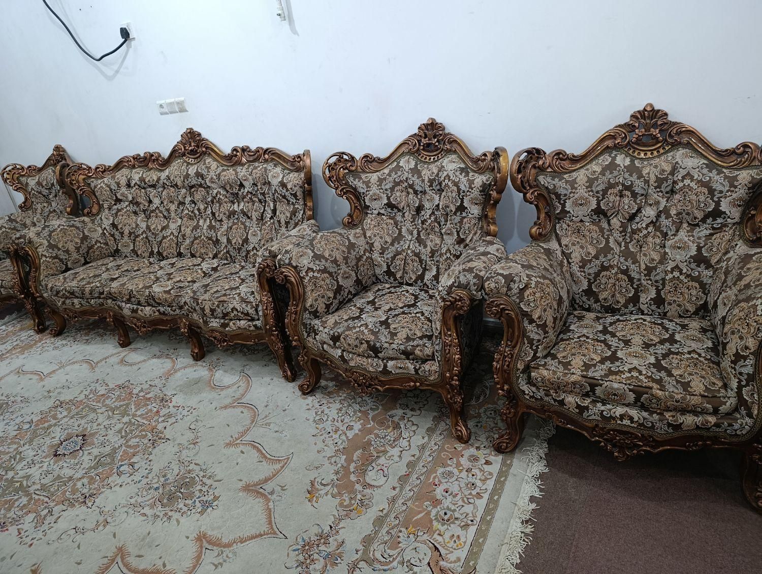 مبل سلطنتی ۹نفره به همراه میز عسلی|مبلمان خانگی و میز عسلی|دزفول, |دیوار