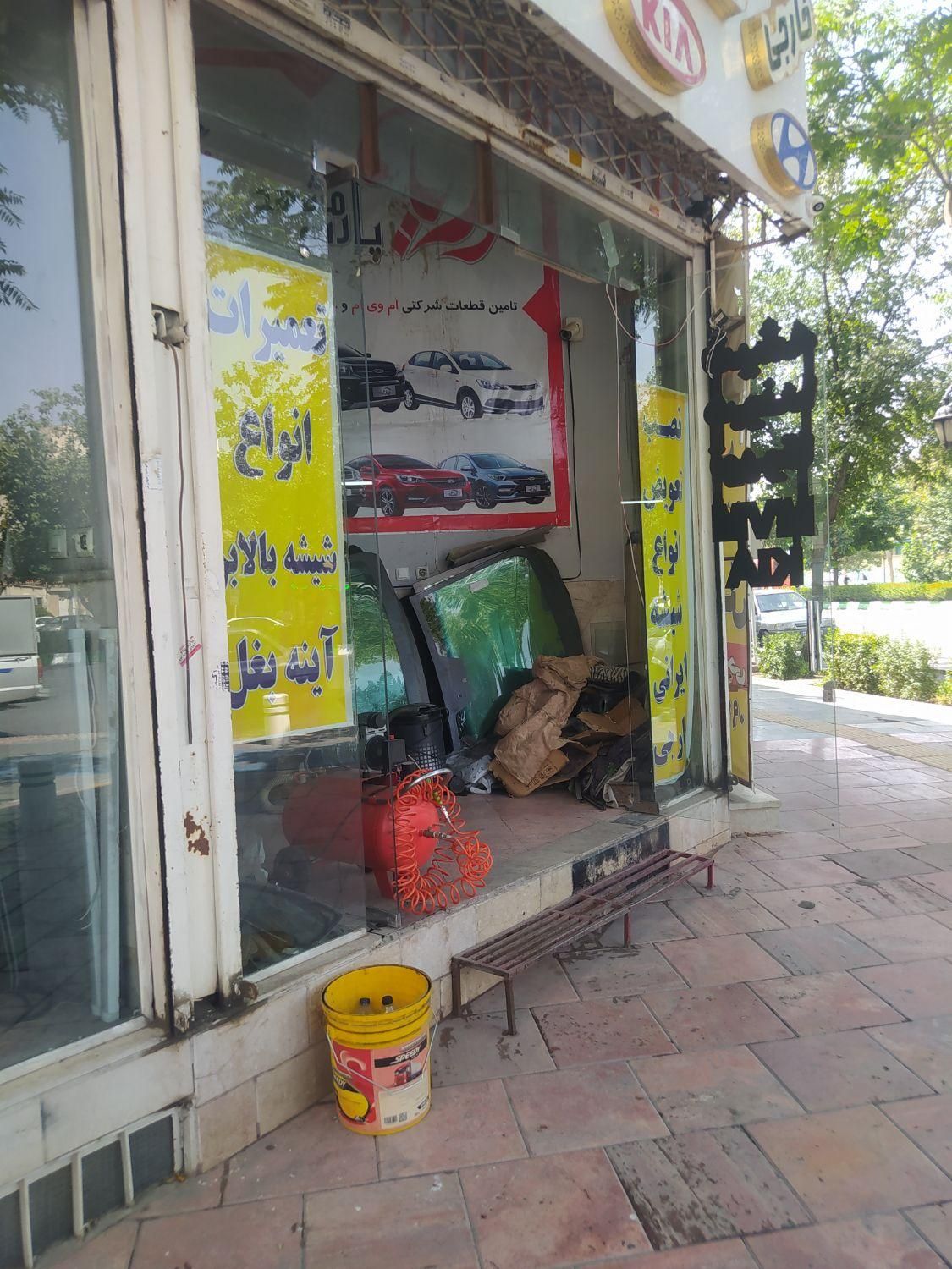 نصب شیشه اتومبیل  تعمیر آینه و بالابر|خدمات موتور و ماشین|مشهد, مقدم|دیوار