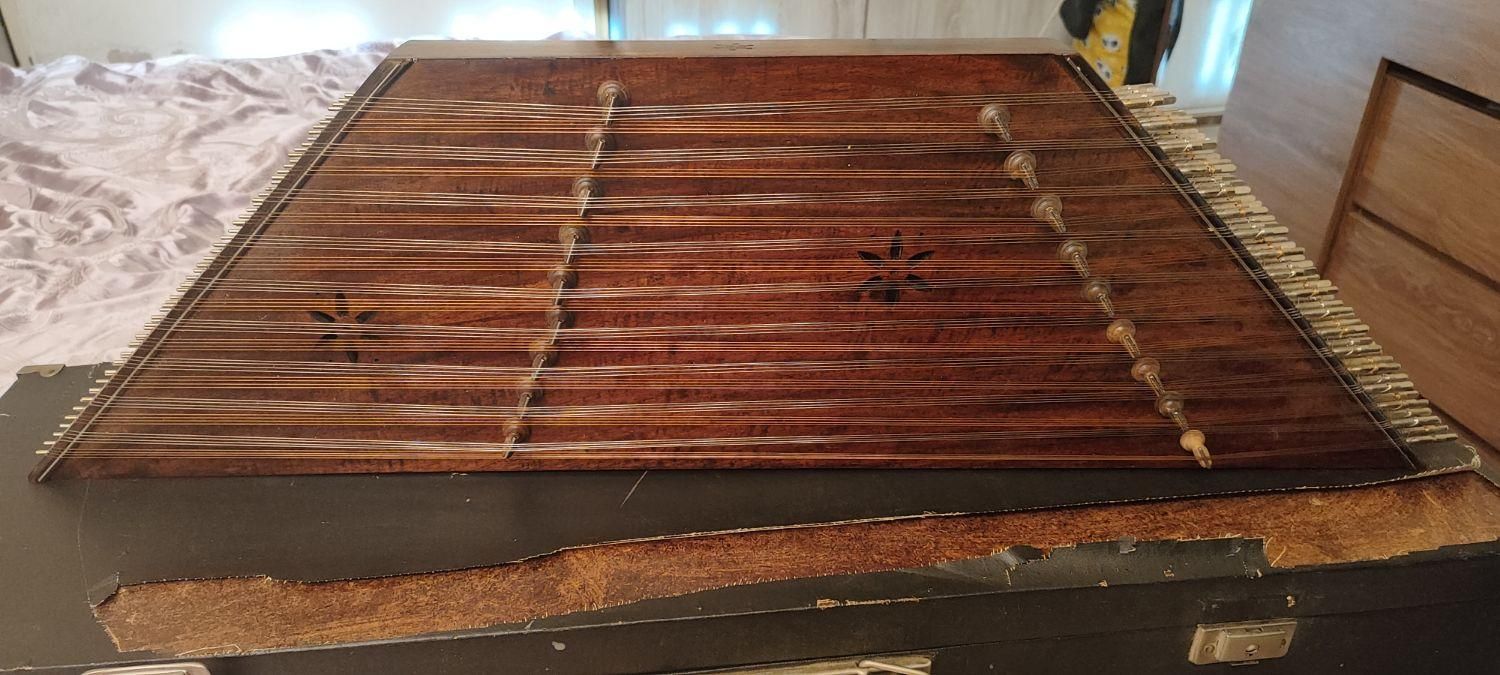 ساز سنتور عظیمی|سازهای سنتی|اندیشه, اندیشه فاز ۱|دیوار