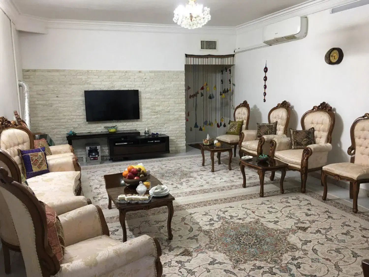 یک دست مبل سلطنتی ۹ نفره|مبلمان خانگی و میز عسلی|مشهد, اروند|دیوار