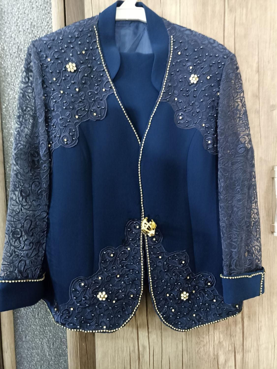 کت و دامن مجلسی|لباس|شاهین‌شهر, امام حسین|دیوار