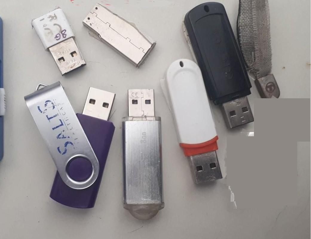 فلش 4 و 8 گیگ سالم|قطعات و لوازم جانبی رایانه|قم, باجک دو|دیوار