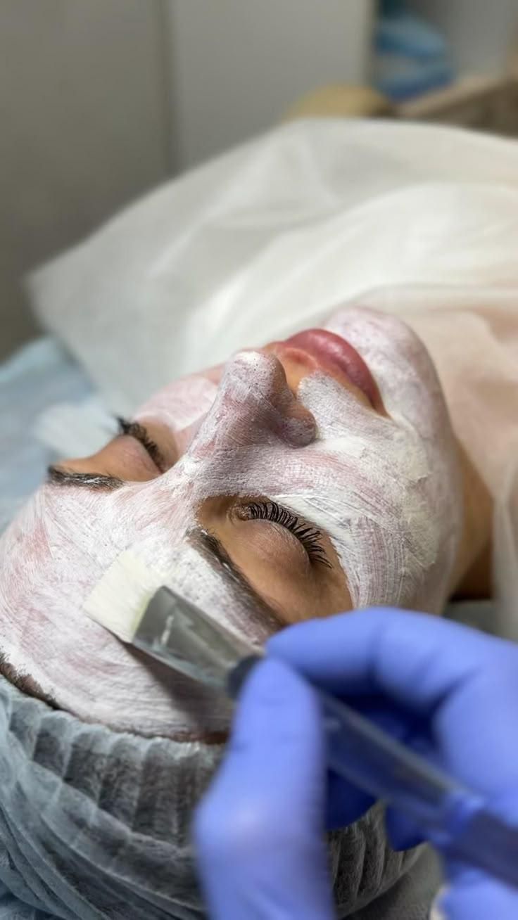 پاکسازی تخصصی پوست صورت لیفت و لمینت مژه و ابرو|خدمات آرایشگری و زیبایی|قشم, |دیوار