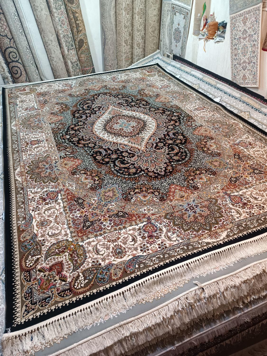 یک تخته ۹‌ متری تک ۷۰۰‌ شانه تراکم ۳۰۰۰|فرش|مشهد, شهید مطهری|دیوار