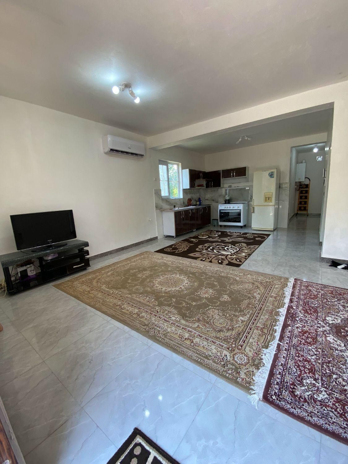 ویلا جنگلی سه گل نوساز ۹۰ متری باتراس وحیاط دلباز|اجارهٔ کوتاه‌مدت ویلا و باغ|شفت, |دیوار