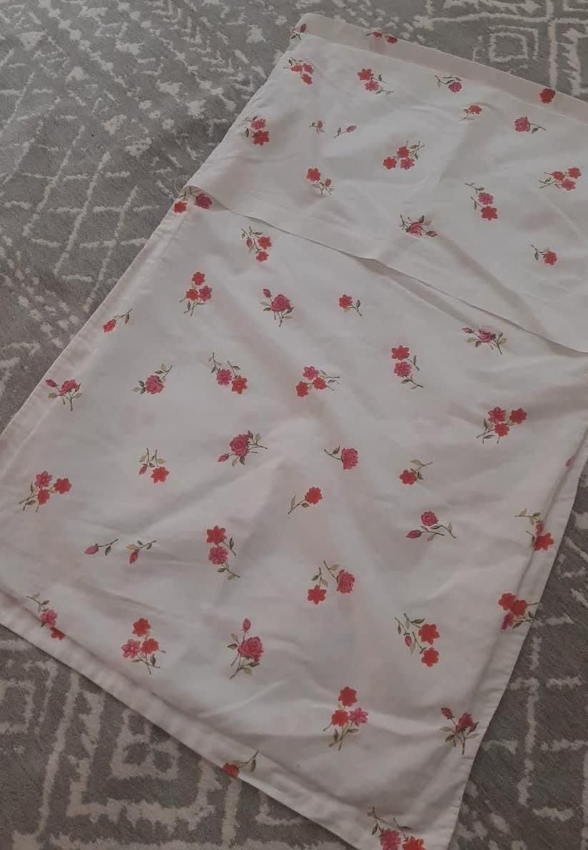 روبالشی زیبا پاکتی گل سرخ بسیار زیبا|سرویس روتختی|کرمانشاه, |دیوار