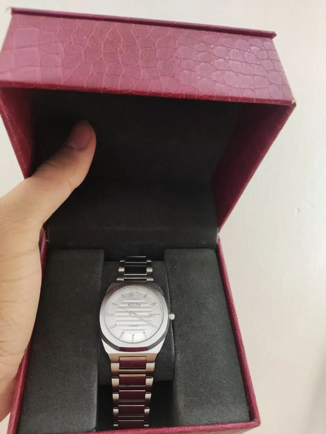 ساعت مچی زیبا|ساعت|اسفراین, |دیوار