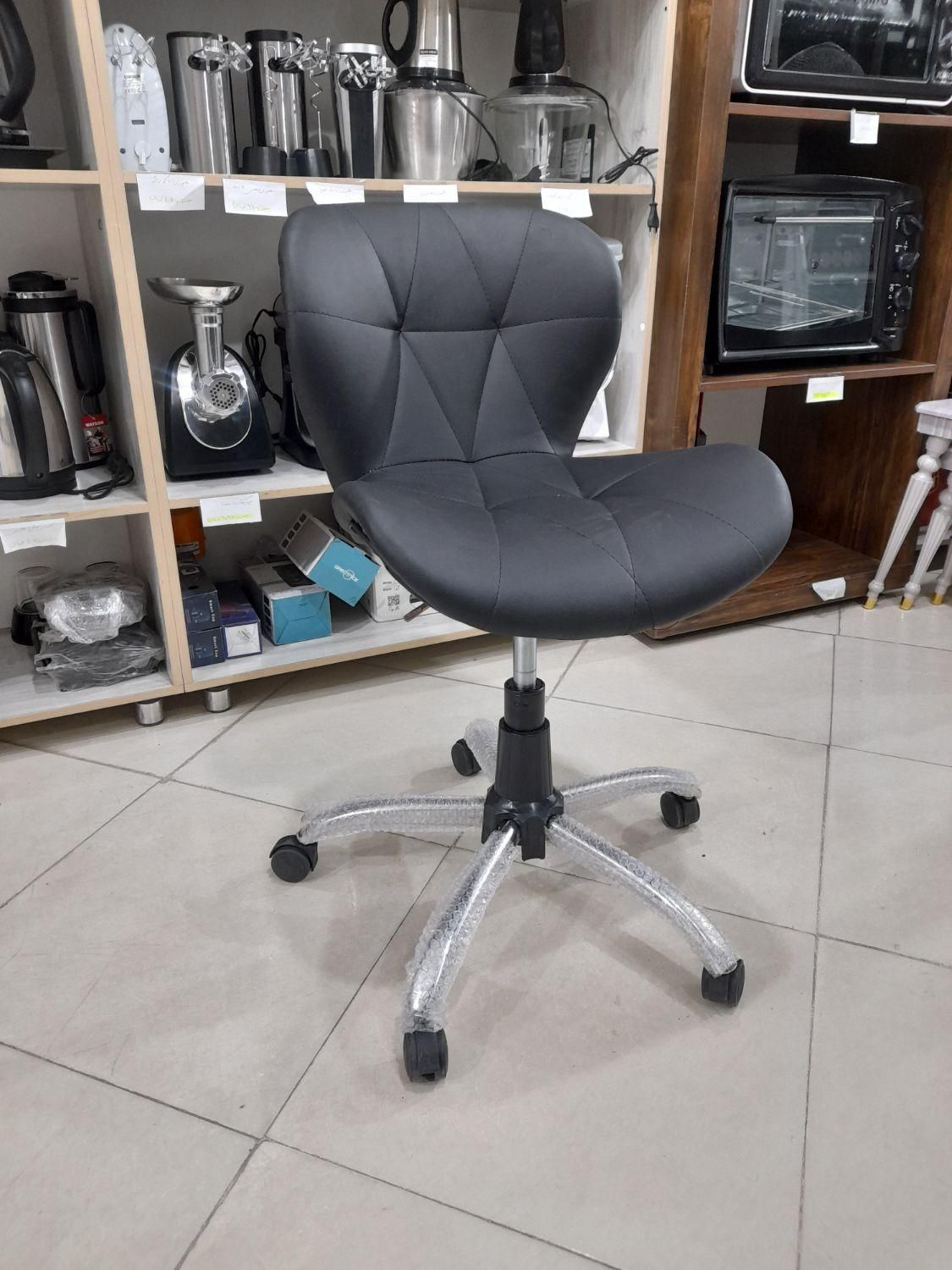 صندلی تابوره استادکار *آرایشگاه*ناخنکار اثاث مارکت|آرایشگاه و سالنهای زیبایی|سیرجان, |دیوار