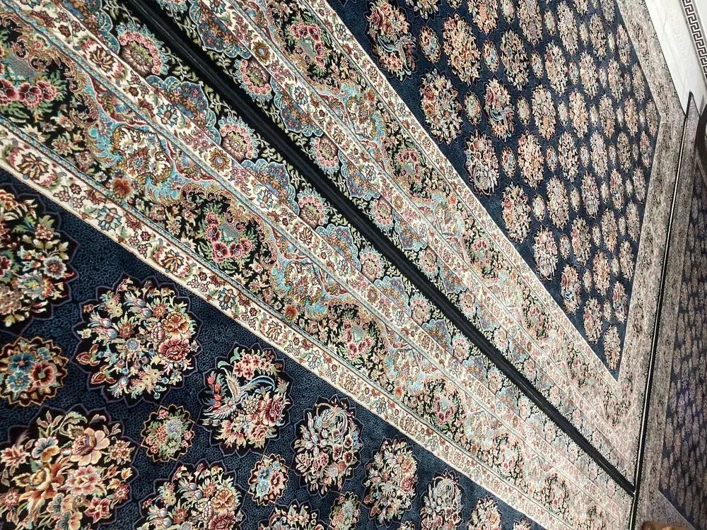 فرش  هزار شانه مشهد سالم ورنگ زمینه سرمه ای|فرش|بهارستان, |دیوار
