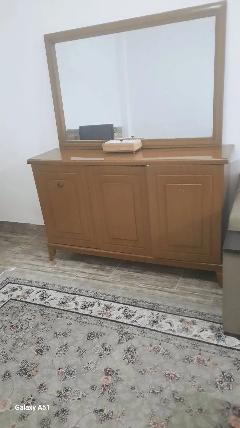 میز کنسول با آئینه|بوفه، ویترین، کنسول|رشت, دیانتی|دیوار