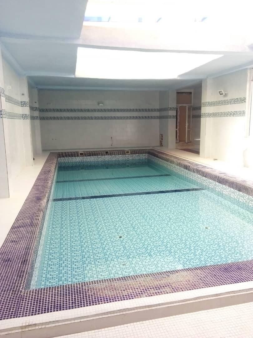 باغ ویلا  لوکس با استخر سر پوشیده و وسایل بازی|اجارهٔ کوتاه‌مدت ویلا و باغ|شیراز, گویم|دیوار