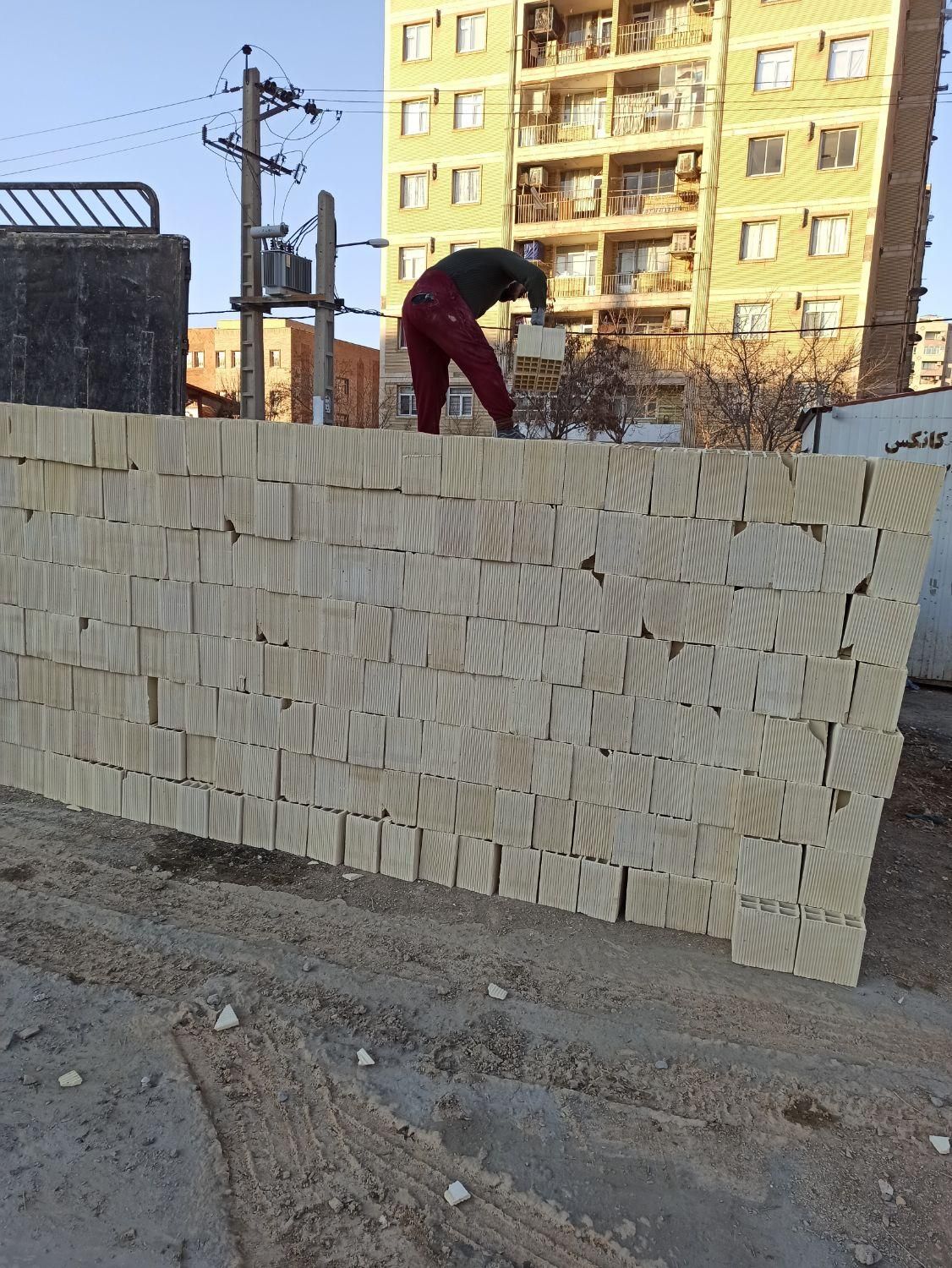 آهک غنچه آهک پودری سفال ماسه سیمان آجر به قیمت|مصالح و تجهیزات ساختمان|اراک, |دیوار