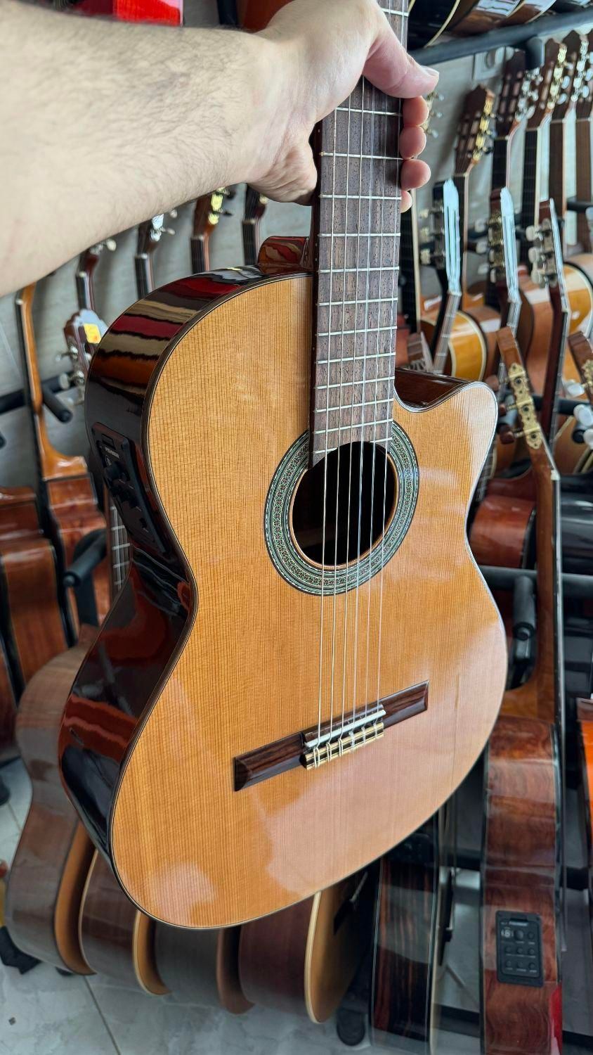 خرید و فروش انواع گیتار خریدار|گیتار، بیس، امپلیفایر|تهران, توحید|دیوار