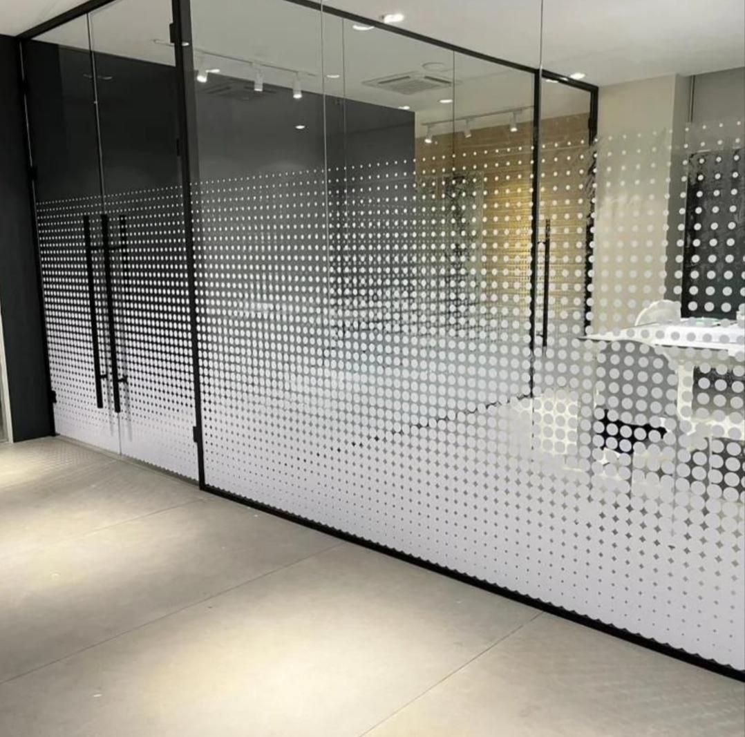 نصب برچسب کابینت مات کن و دودی شیشه|خدمات پیشه و مهارت|همدان, |دیوار