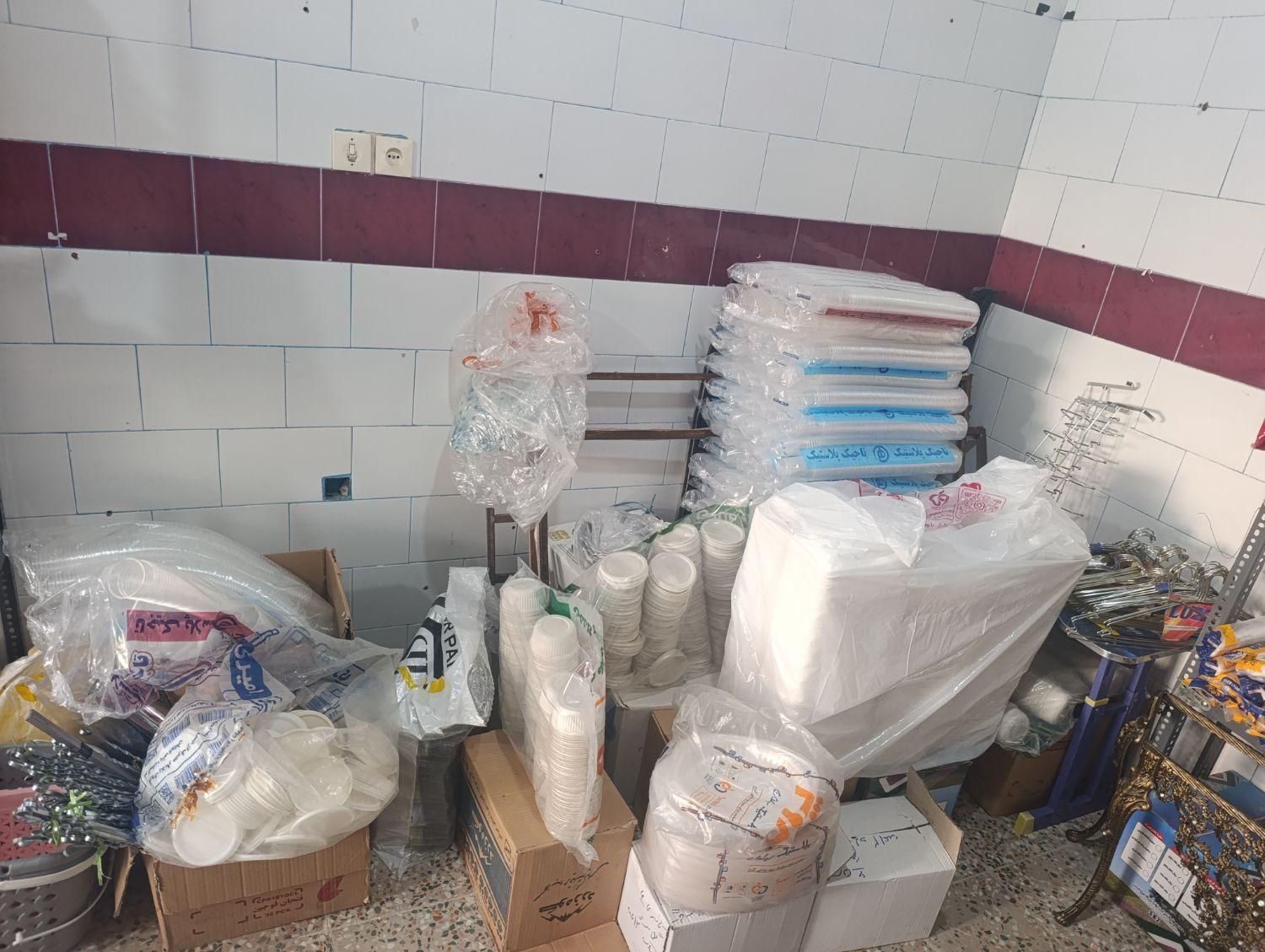 پلاسکو نگین تاجی،یاسوج آدرس نبش امامت ۲۲|ظروف نگهدارنده، پلاستیکی، یک‌بارمصرف|یاسوج, |دیوار
