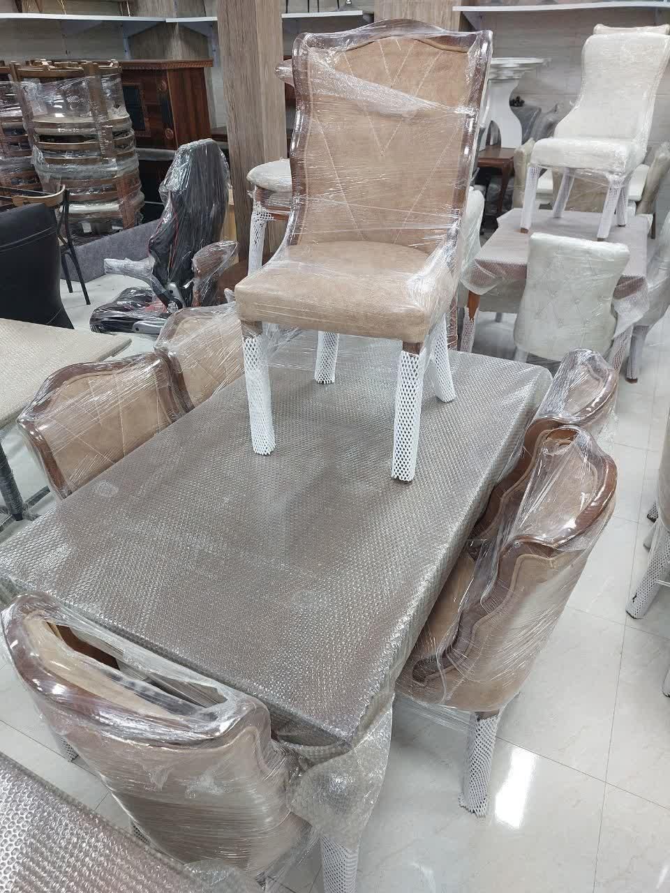 **ناهار خوری **|میز و صندلی غذاخوری|یزد, |دیوار