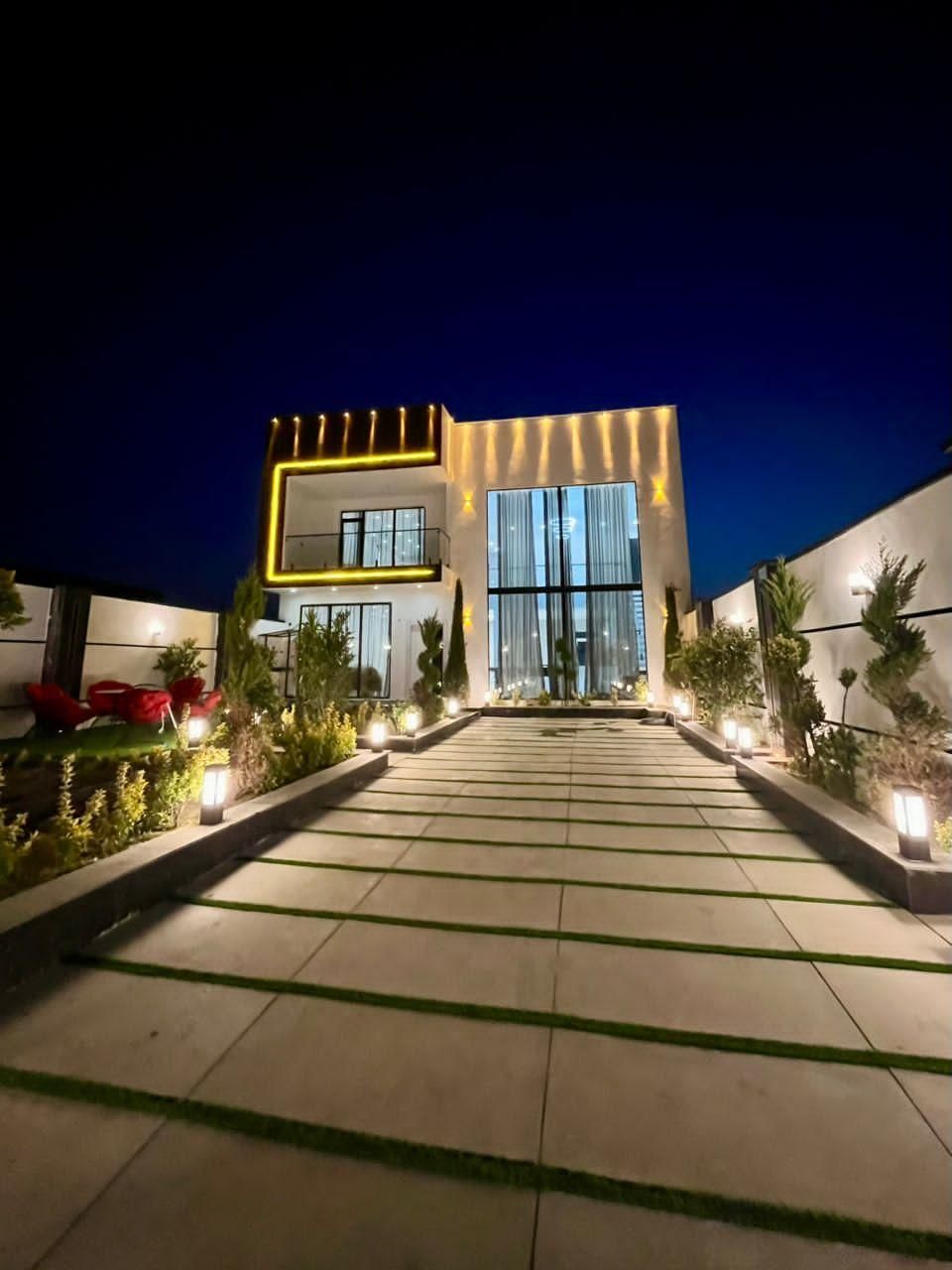 عمارت مدرن رویال|اجارهٔ کوتاه‌مدت ویلا و باغ|تهران, وردآورد|دیوار