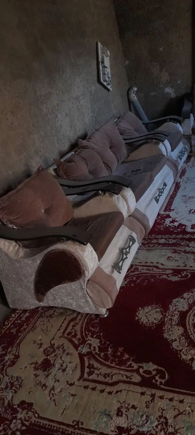 مبل ۷ نفره سالم قیمت یک میلیون ۵۰۰ هزار مقطوع|مبلمان خانگی و میز عسلی|کاشان, صفی آباد|دیوار