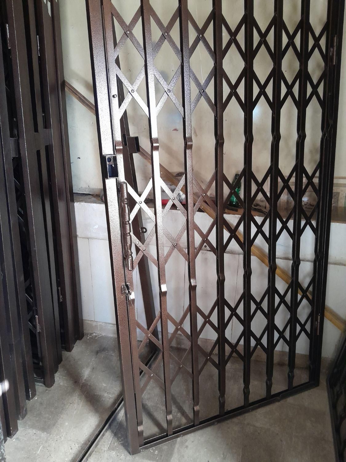 ساخت و نصب انواع درب اکاردیونی|خدمات پیشه و مهارت|ری, صفاییه (چشمه علی)|دیوار