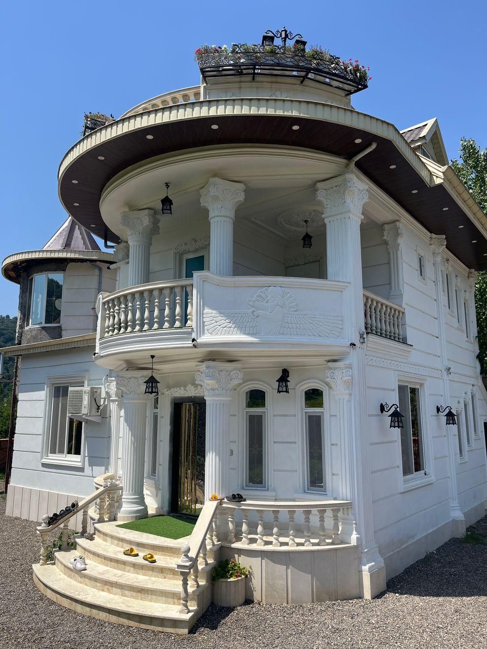 اجاره ویلا استخردار جنگلی روف گاردن با ویو 360|اجارهٔ کوتاهمدت ویلا و باغ|رشت, استادسرا|دیوار