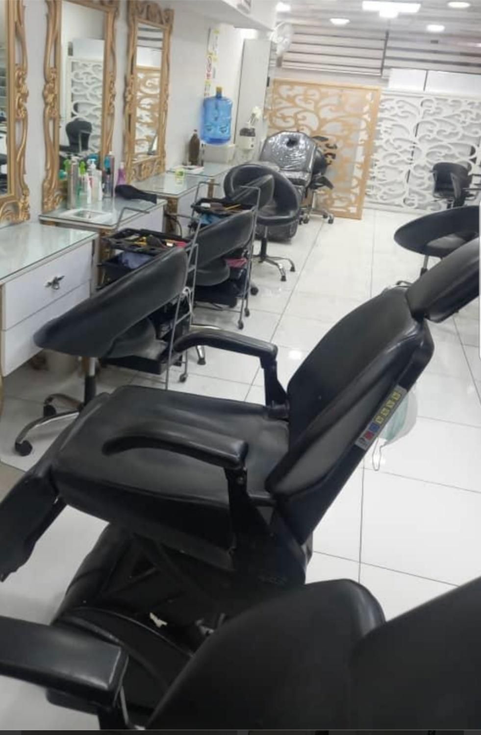 استخدام اصلاح و ابرو کار حرفه ای مسلط به رنگو لایت|استخدام درمانی، زیبایی، بهداشتی|تهران, طرشت|دیوار