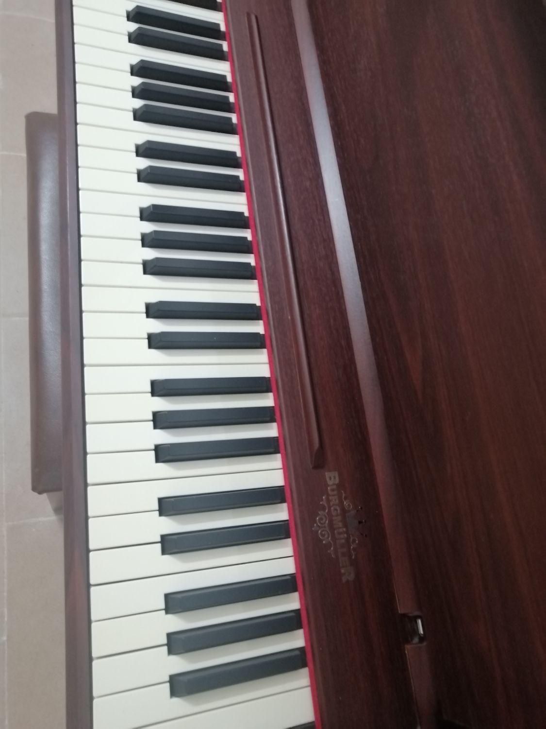 پیانو برگمولر آلمان|پیانو، کیبورد، آکاردئون|کاشان, فاز ۲ ناجی آباد|دیوار