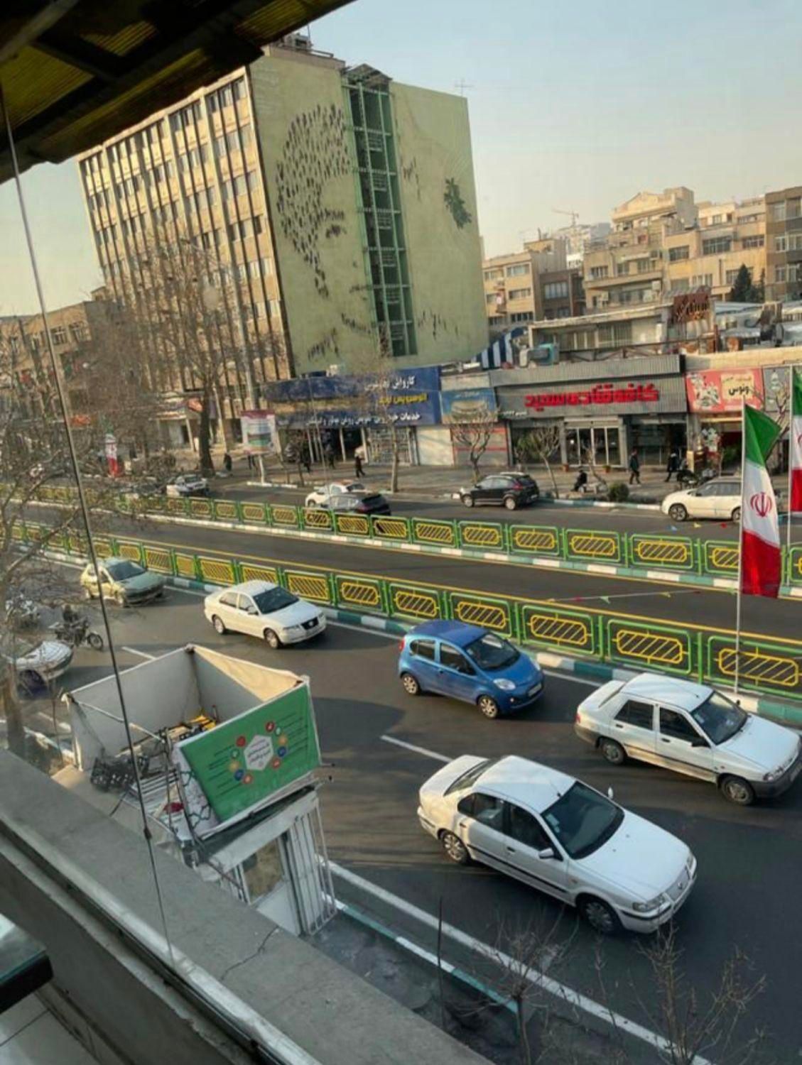 ۲۴ متر دفتر اداری مستقل و پر از نور با ویو خوب|اجارهٔ دفتر کار، اتاق اداری، مطب|تهران, جمال‌زاده|دیوار