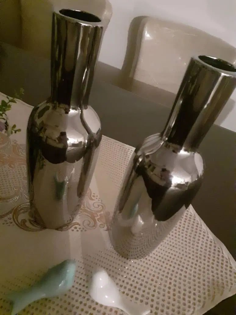 دوعدد گلدان شیشه ای رنگ سیلورنونومیباشد.|صنایع دستی و سایر لوازم تزئینی|تهران, شهر زیبا|دیوار