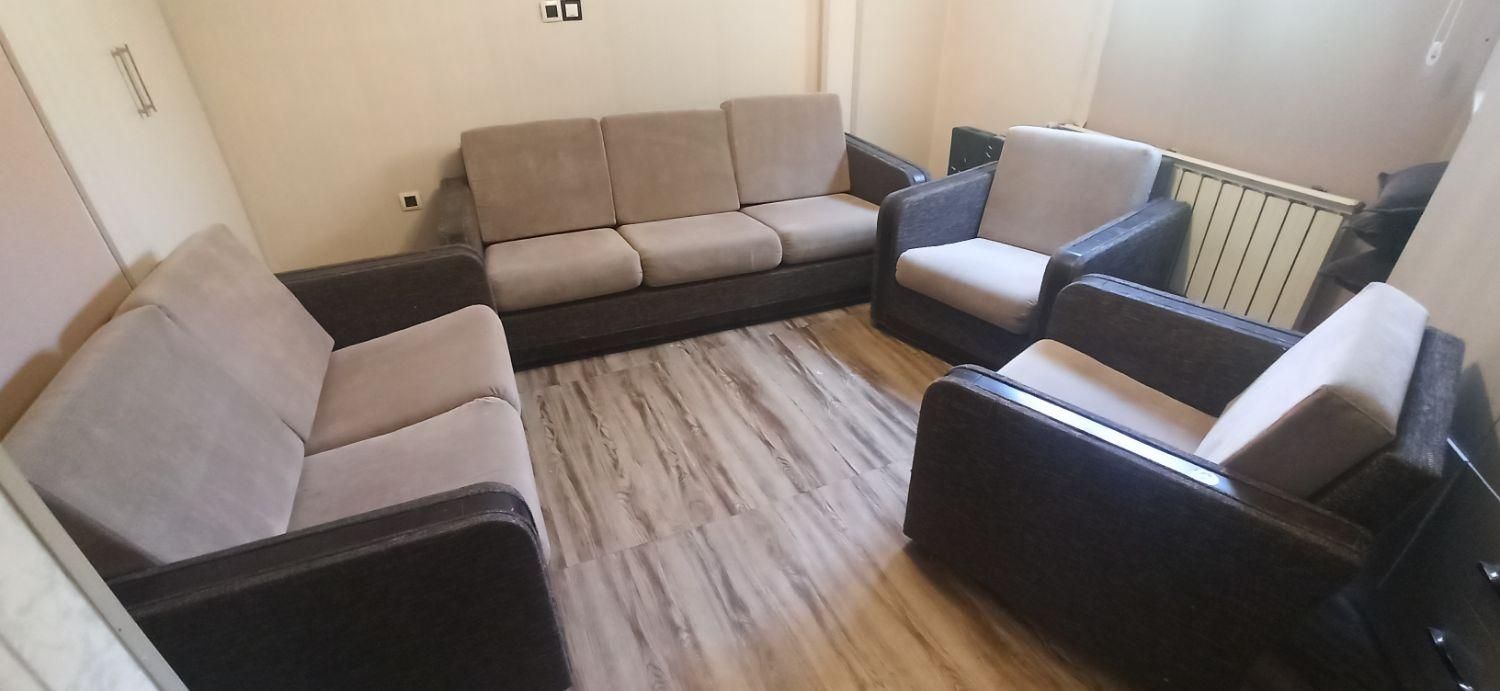 فروش یک دست مبل ۷ نفره|مبلمان خانگی و میز عسلی|شیراز, شهرک گلها|دیوار