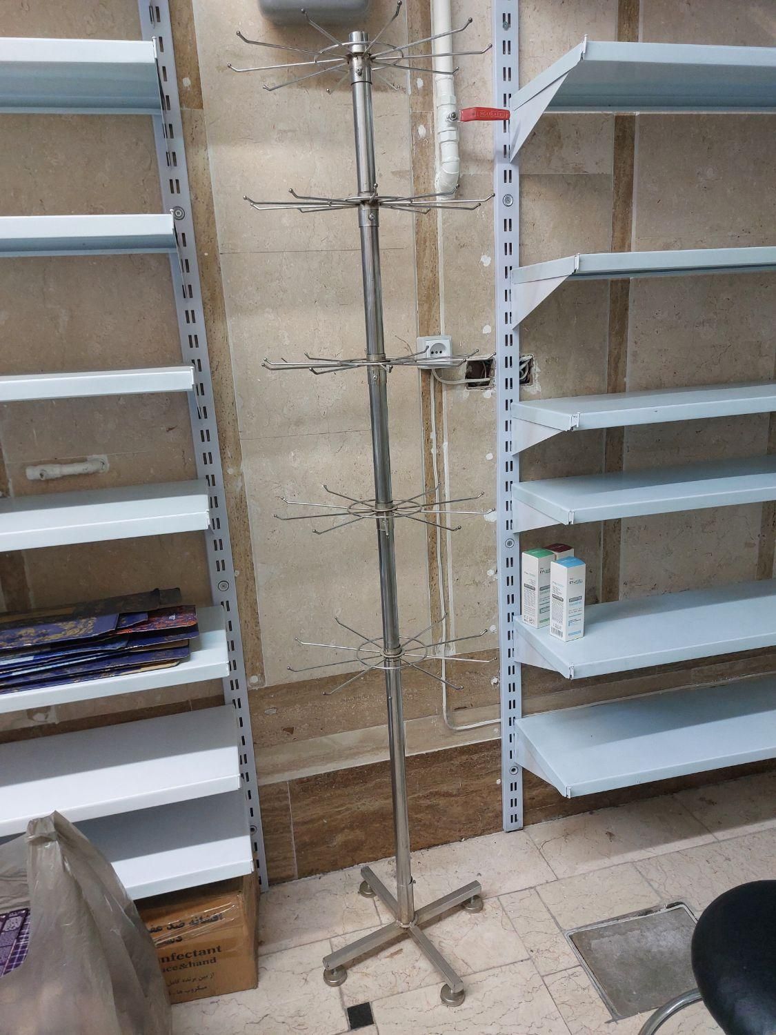 پیشخوان و رگال گردان و استندمسواک مناسب برای مغازه|فروشگاه و مغازه|تهران, سازمان آب|دیوار