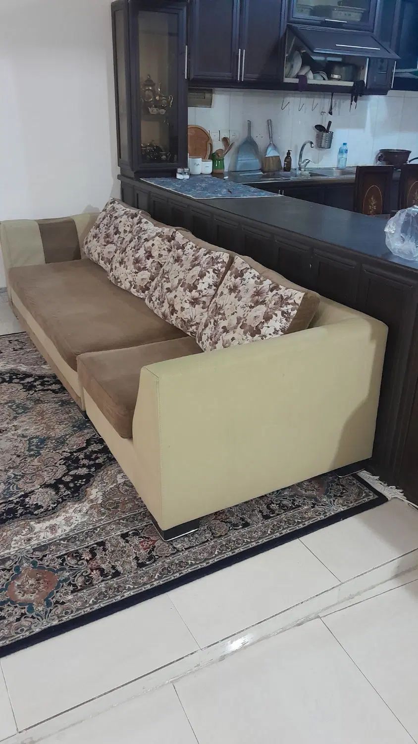 کاناپه۴نفره ومیز صبحانه خوری|میز و صندلی غذاخوری|مشهد, هنرستان|دیوار