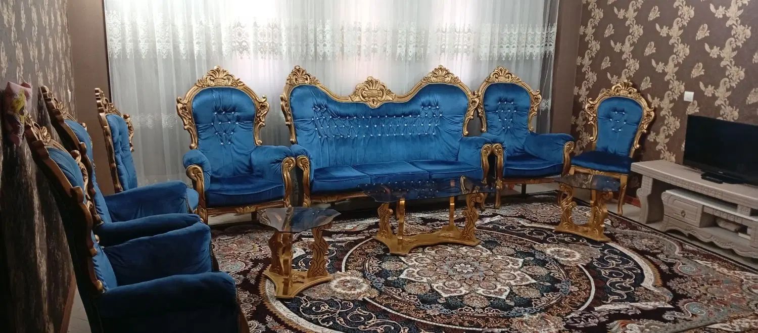 مبلمان سلطنتی نه نفره همراه با سه میز جلو مبلی|مبلمان خانگی و میز عسلی|گلبهار, شهر جدید گلبهار|دیوار