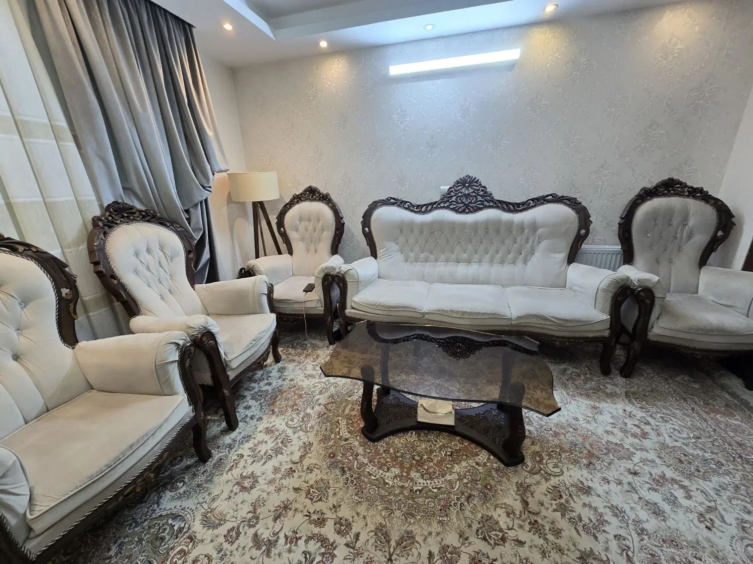 مبل ۹ نفره چوب گردو|مبلمان خانگی و میز عسلی|اصفهان, ملک‌شهر|دیوار
