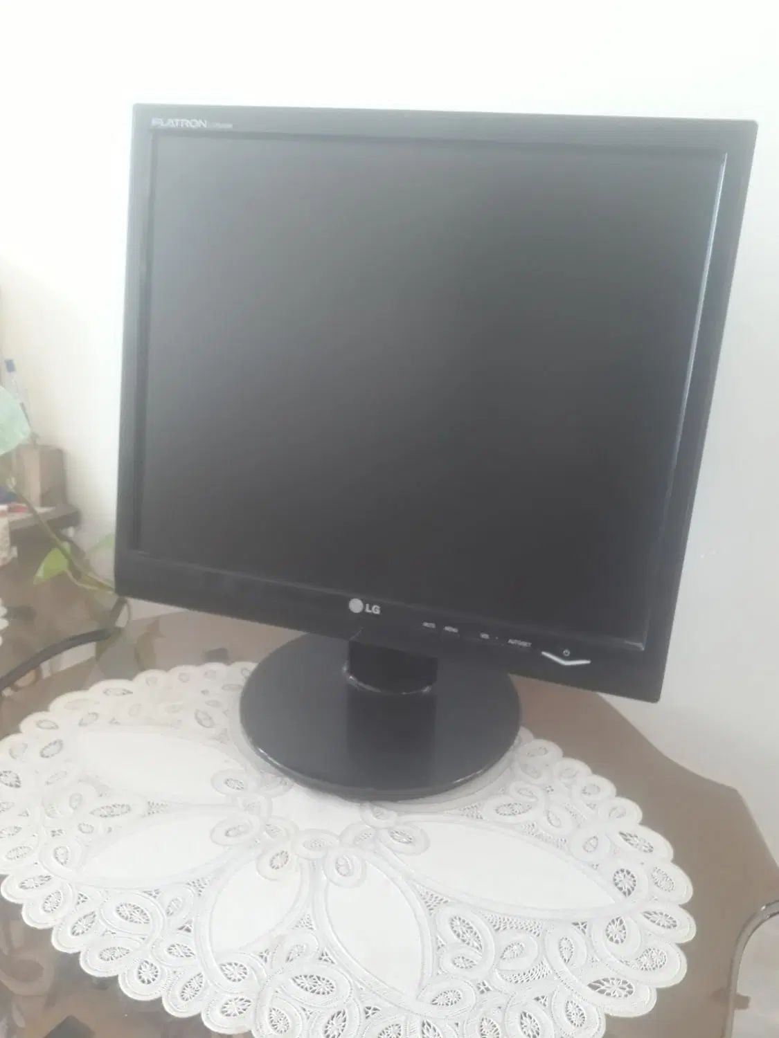 مانیتور LCD و CRT  کامپیوتر|قطعات و لوازم جانبی رایانه|اصفهان, شهشهان|دیوار