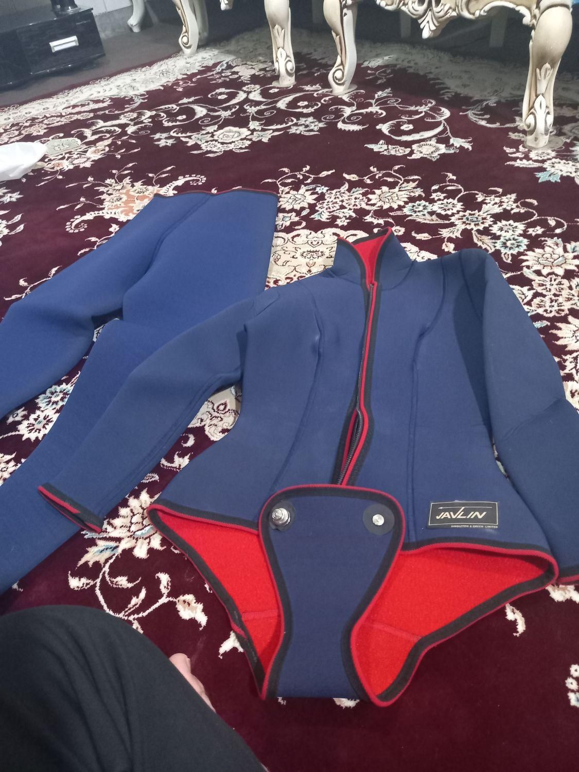 لباس غواصی|لباس|رباط‌کریم, |دیوار