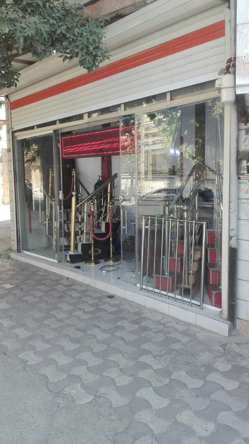 مغازه تجاری فروش و معاوضه با دهنه 5مترمربع|فروش مغازه و غرفه|بروجرد, |دیوار