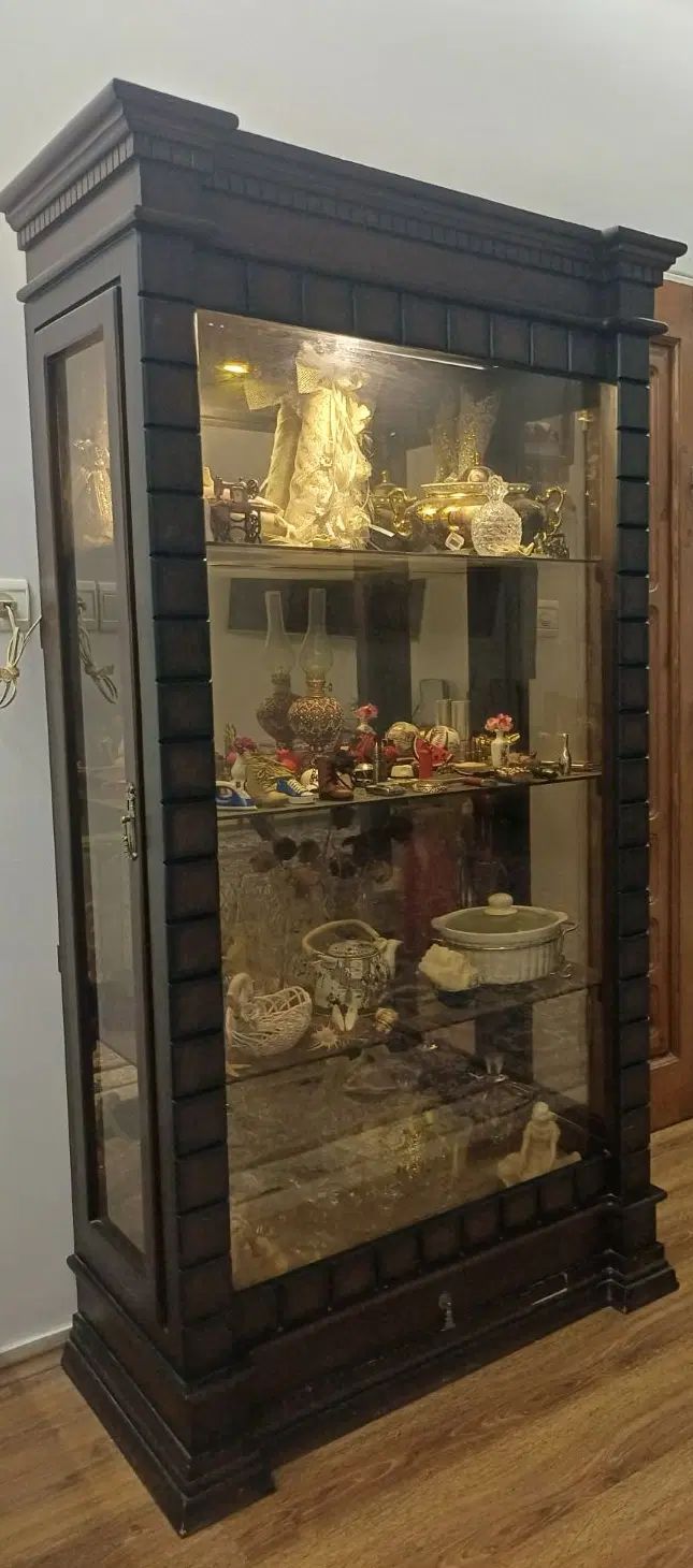 بوفه ویترین ۴طبقه شیشه ای هالوژن دار سالم|بوفه، ویترین، کنسول|تهران, میدان ولیعصر|دیوار