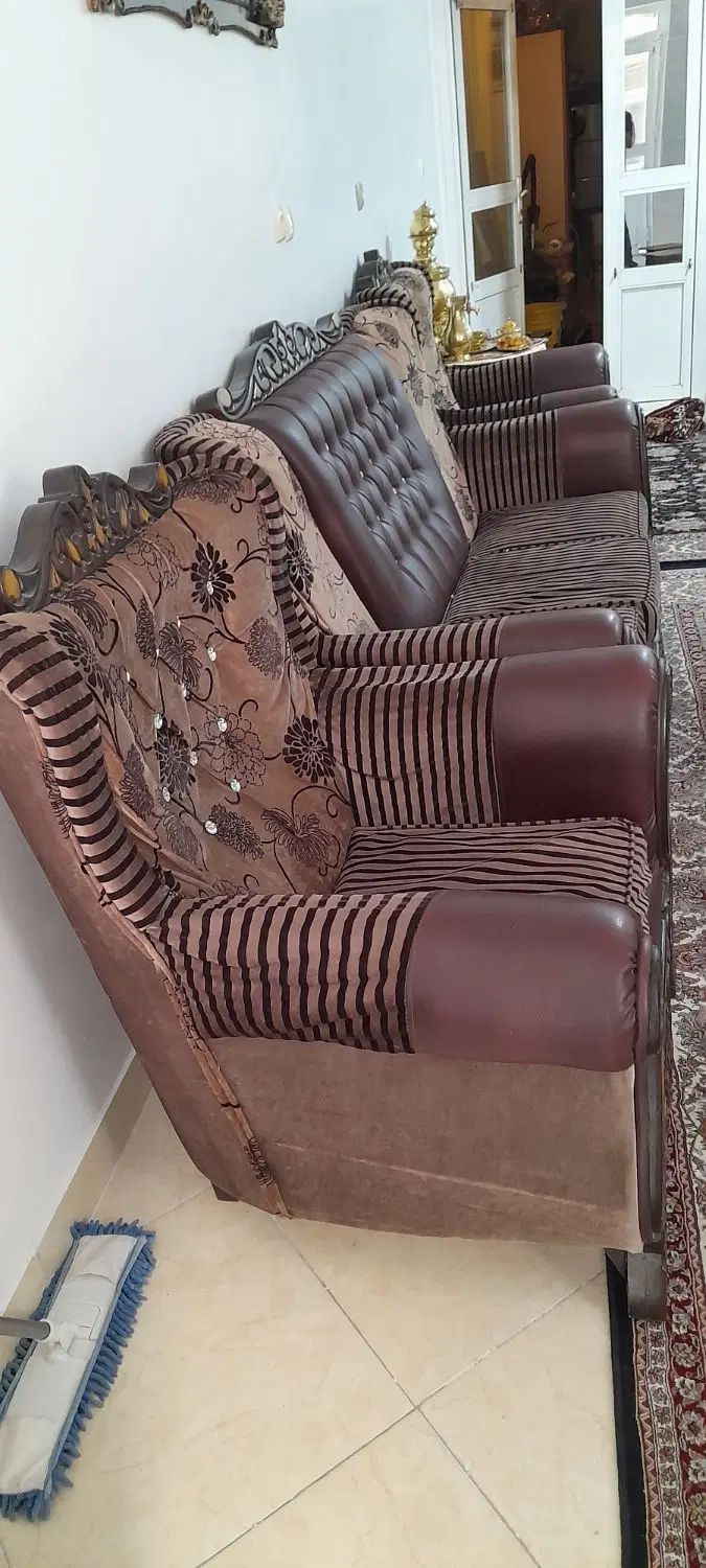 مبل چرمی7نفره کارکرده تمیزبا۴میزعسلی سالم|مبلمان خانگی و میز عسلی|اراک, |دیوار