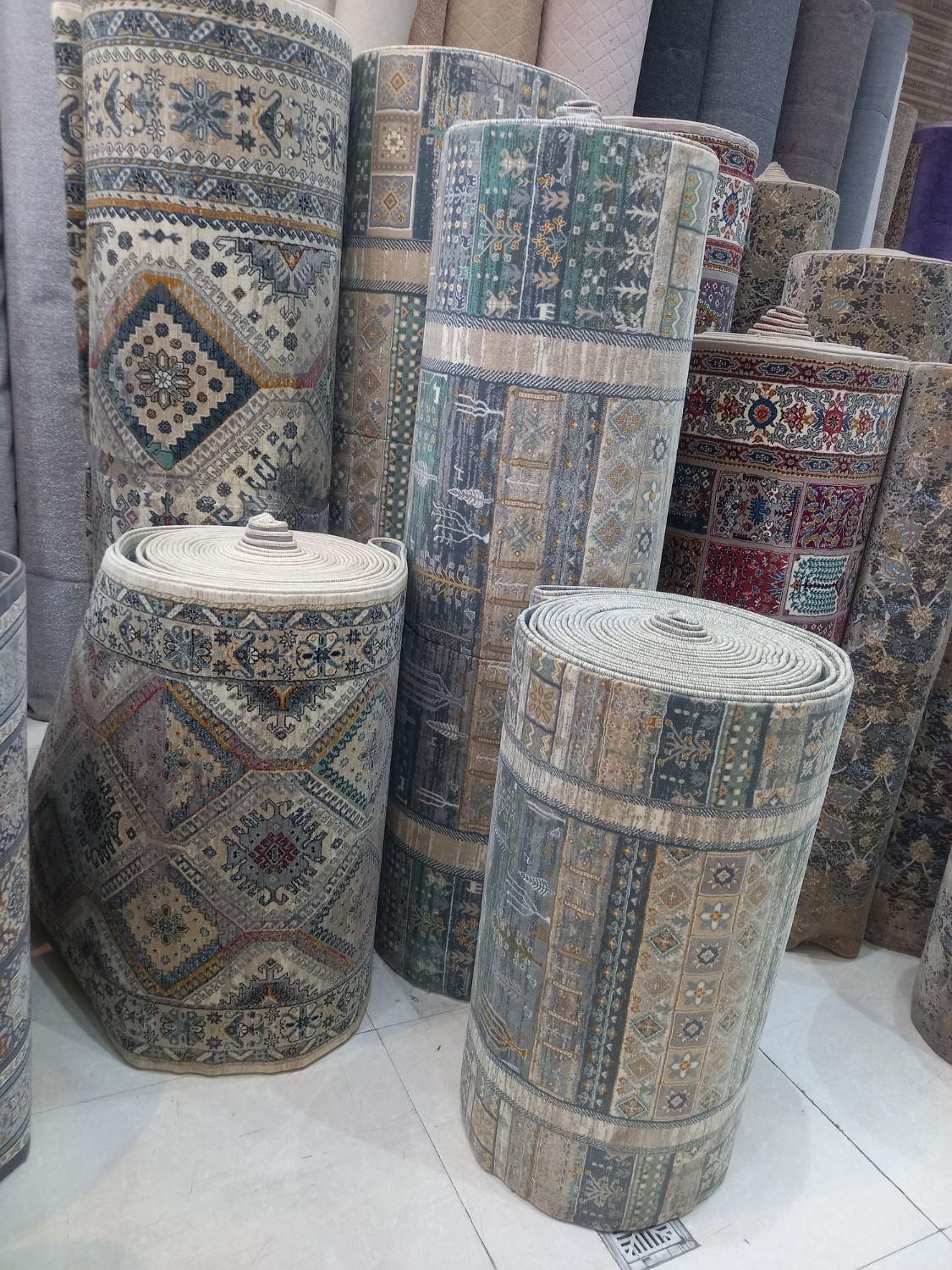 دنیای کناره صدرا|فرش|کرج, آق تپه|دیوار